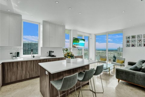 Copropriété à vendre à Hallandale Beach, Floride: 3 chambres, 159.42 m2 № 1997721 - photo 1