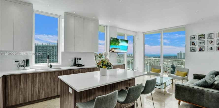 Condo à Hallandale Beach, Floride, 3 chambres  № 1997721