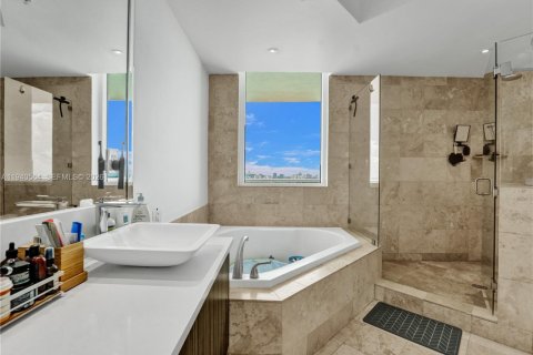 Copropriété à vendre à Hallandale Beach, Floride: 3 chambres, 159.42 m2 № 1997721 - photo 29