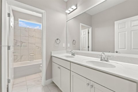 Villa ou maison à vendre à Port St. Lucie, Floride: 4 chambres, 279.26 m2 № 2409049 - photo 28