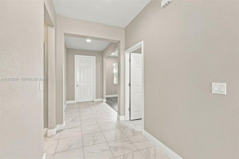Villa ou maison à vendre à Port St. Lucie, Floride: 4 chambres, 279.26 m2 № 2409049 - photo 10