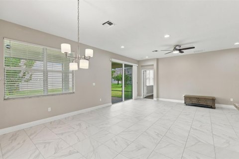 Villa ou maison à vendre à Port St. Lucie, Floride: 4 chambres, 279.26 m2 № 2409049 - photo 17