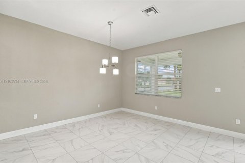 Villa ou maison à vendre à Port St. Lucie, Floride: 4 chambres, 279.26 m2 № 2409049 - photo 16