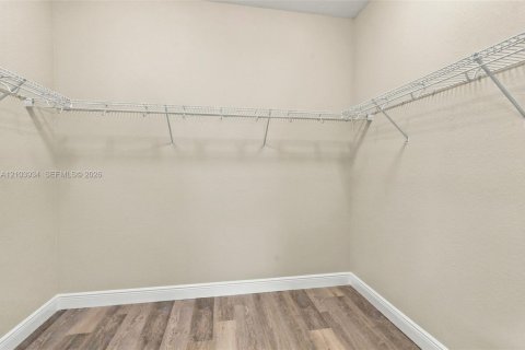 Villa ou maison à vendre à Port St. Lucie, Floride: 4 chambres, 279.26 m2 № 2409049 - photo 22