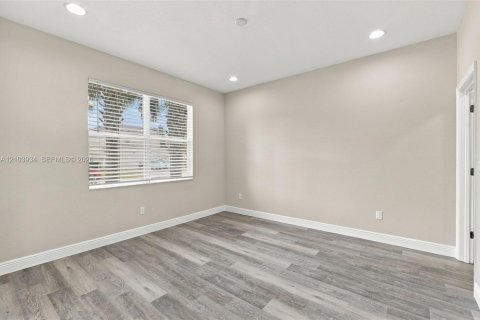 Villa ou maison à vendre à Port St. Lucie, Floride: 4 chambres, 279.26 m2 № 2409049 - photo 7