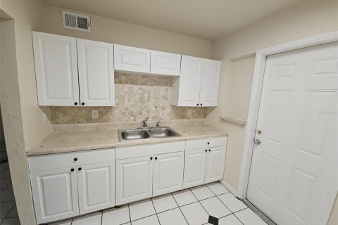 Propiedad comercial en venta en Port Charlotte, Florida, 6 dormitorios, 195.47 m2 № 2207248 - foto 2