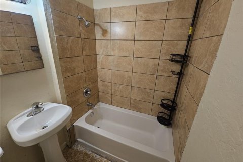 Propiedad comercial en venta en Port Charlotte, Florida, 6 dormitorios, 195.47 m2 № 2207248 - foto 10
