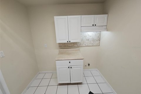 Propiedad comercial en venta en Port Charlotte, Florida, 6 dormitorios, 195.47 m2 № 2207248 - foto 11