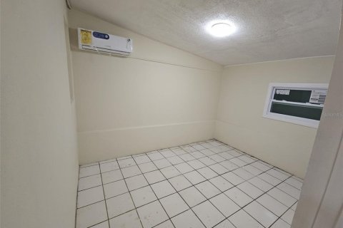 Propiedad comercial en venta en Port Charlotte, Florida, 6 dormitorios, 195.47 m2 № 2207248 - foto 7