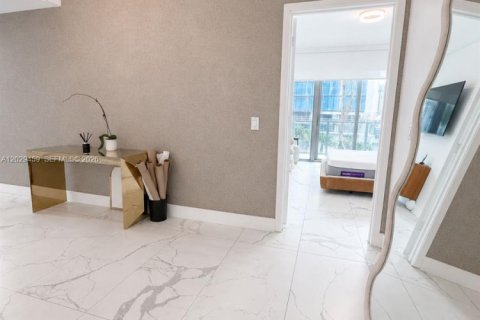 Condo in Miami, Florida, 3 bedrooms № 2086916 - photo 12