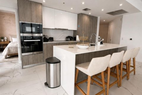 Condo in Miami, Florida, 3 bedrooms  № 2086916
