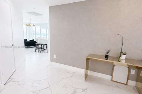 Condo in Miami, Florida, 3 bedrooms № 2086916 - photo 14