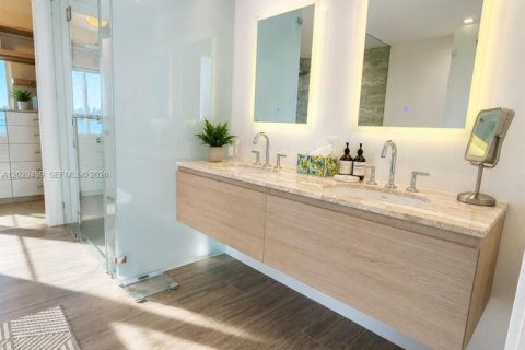 Condo in Miami, Florida, 3 bedrooms № 2086916 - photo 23