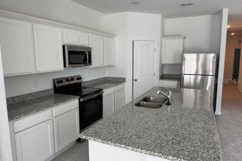 Villa ou maison à louer à Winter Haven, Floride: 4 chambres, 176.51 m2 № 1919932 - photo 4