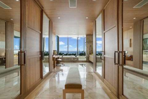 Condo in Miami, Florida, 5 bedrooms № 2088323 - photo 6