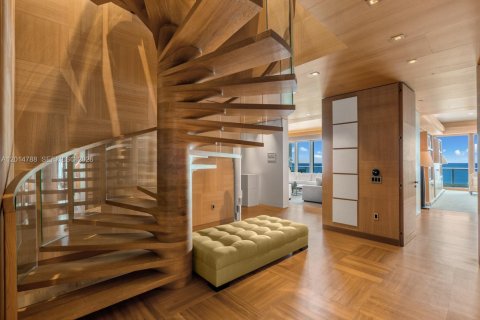 Condo in Miami, Florida, 5 bedrooms № 2088323 - photo 11