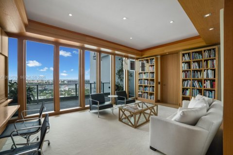Condo in Miami, Florida, 5 bedrooms № 2088323 - photo 9