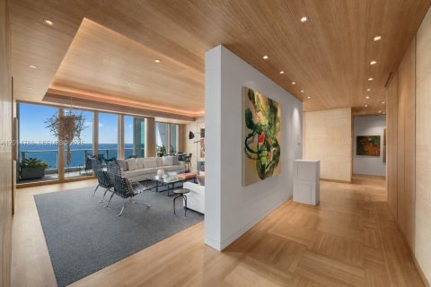 Condo in Miami, Florida, 5 bedrooms № 2088323 - photo 4