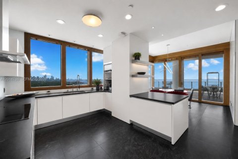 Condo in Miami, Florida, 5 bedrooms № 2088323 - photo 21