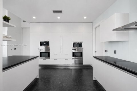 Condo in Miami, Florida, 5 bedrooms № 2088323 - photo 22