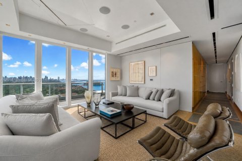 Condo in Miami, Florida, 5 bedrooms № 2088323 - photo 19