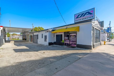 Immobilier commercial à vendre à Miami, Floride № 2065134 - photo 2