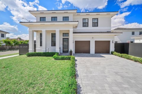 Купить виллу или дом в Майами, Флорида 5 спален, 255.57м2, № 2032545 - фото 2