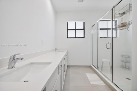 Купить виллу или дом в Майами, Флорида 5 спален, 255.57м2, № 2032545 - фото 23