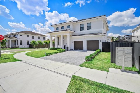 Купить виллу или дом в Майами, Флорида 5 спален, 255.57м2, № 2032545 - фото 3