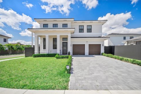 Дом в Майами, Флорида 5 спален, 255.57м2 № 2032545