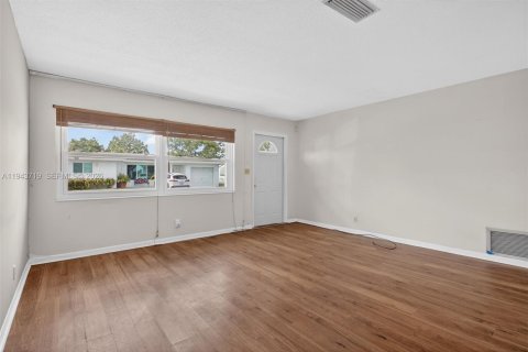 Casa en venta en Margate, Florida, 2 dormitorios, 98.57 m2 № 2001635 - foto 3