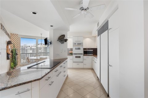 Condominio en venta en Fort Lauderdale, Florida, 6 dormitorios, 455.41 m2 № 1940297 - foto 16