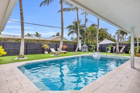 House in Tequesta, Florida 4 bedrooms, 172.61 sq.m. № 2250291 - photo 29
