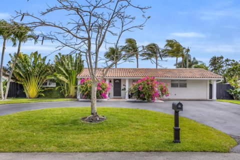 House in Tequesta, Florida 4 bedrooms, 172.61 sq.m. № 2250291