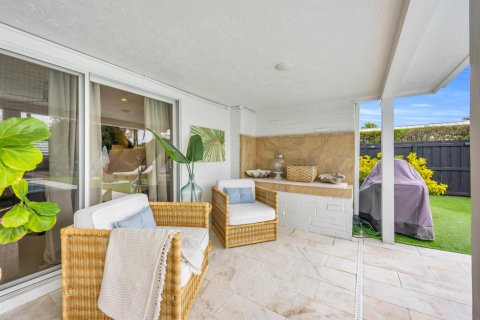 House in Tequesta, Florida 4 bedrooms, 172.61 sq.m. № 2250291 - photo 27