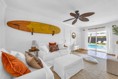 House in Tequesta, Florida 4 bedrooms, 172.61 sq.m. № 2250291 - photo 21