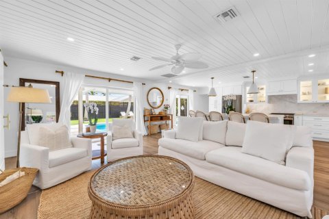 House in Tequesta, Florida 4 bedrooms, 172.61 sq.m. № 2250291 - photo 9
