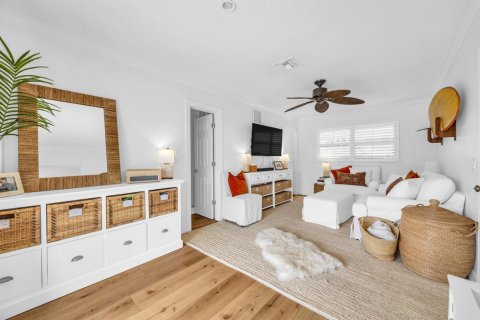House in Tequesta, Florida 4 bedrooms, 172.61 sq.m. № 2250291 - photo 19