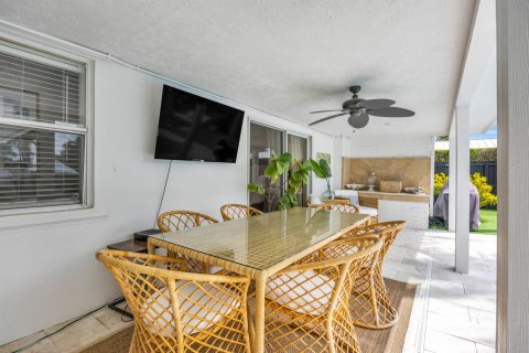 House in Tequesta, Florida 4 bedrooms, 172.61 sq.m. № 2250291 - photo 26