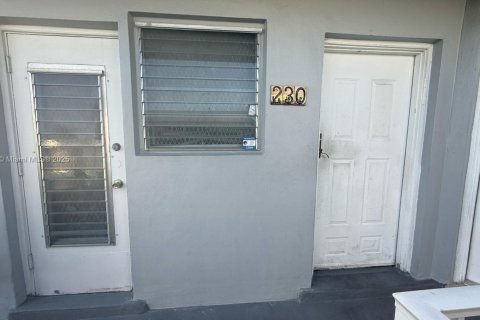 Condo in Miami, Florida, 2 bedrooms  № 1779474 - photo 16