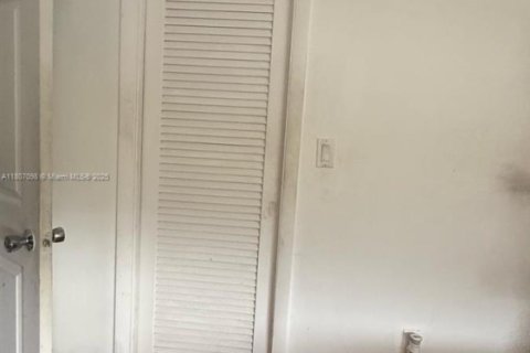 Condo in Miami, Florida, 2 bedrooms  № 1779474 - photo 12
