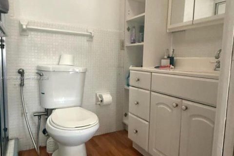 Condo in Miami, Florida, 2 bedrooms  № 1779474 - photo 11