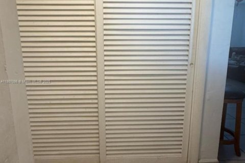 Condo in Miami, Florida, 2 bedrooms  № 1779474 - photo 14