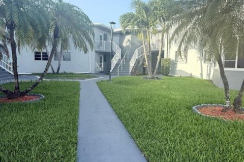 Condo in Miami, Florida, 2 bedrooms  № 1779474 - photo 2
