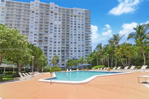 Снять в аренду кондоминиум в Авентура, Флорида 2 спальни, 113.34м2, № 2046948 - фото 12