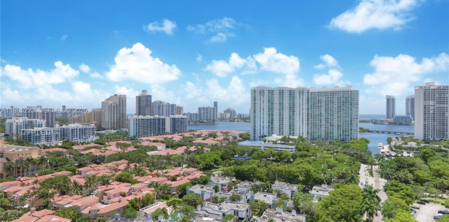 Кондоминиум с 2 спальнями в Авентура, Флорида № 2046948