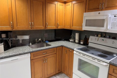 Снять в аренду кондоминиум в Авентура, Флорида 2 спальни, 113.34м2, № 2046948 - фото 7