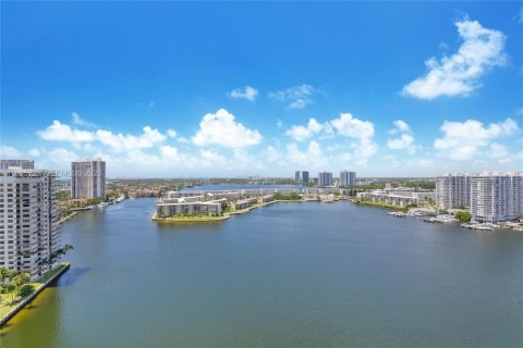 Снять в аренду кондоминиум в Авентура, Флорида 2 спальни, 113.34м2, № 2046948 - фото 2