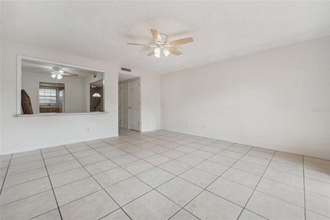 Condo in Casselberry, Florida, 2 bedrooms  № 2238207 - photo 10