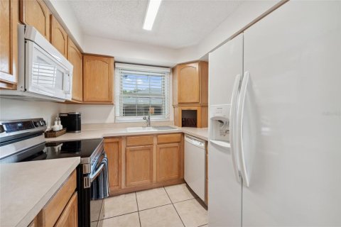 Condo in Casselberry, Florida, 2 bedrooms  № 2238207 - photo 8
